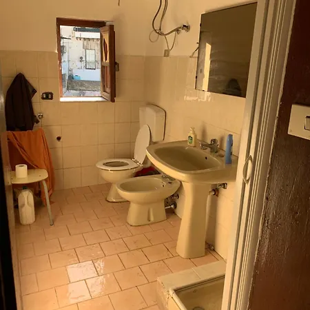 Apartment Via Silvio Boccone Semplice Ed Economico *