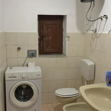 Apartment Via Silvio Boccone Semplice Ed Economico